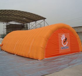 Tent1-373 オレンジ色の空気入りテント